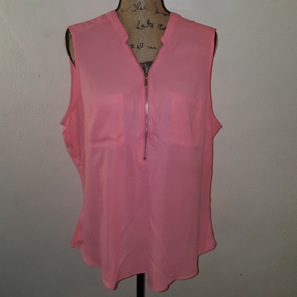 Zipper front sleeveless blouse. - Picture 2 of 4